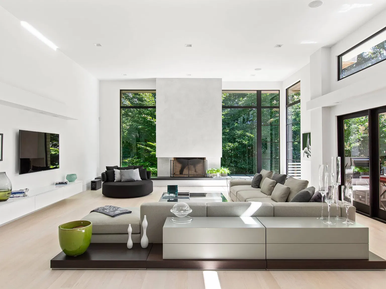 Ultimate Glass Sanctuary with Oversized L Shaped Pool — Photo 1