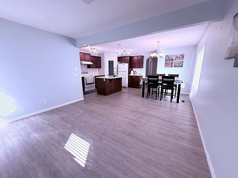 960 Taradale Dr NE — Photo 6