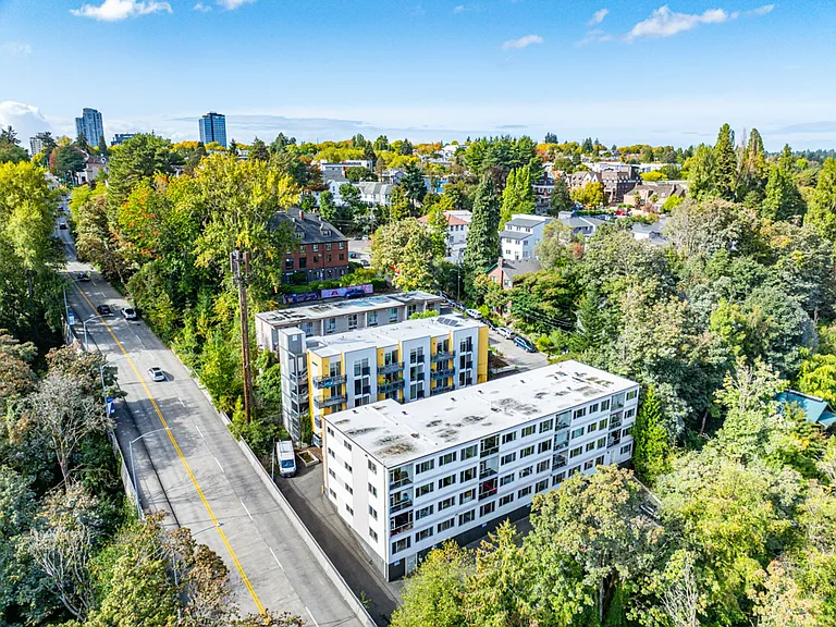 Bayview Apartments — Photo 3