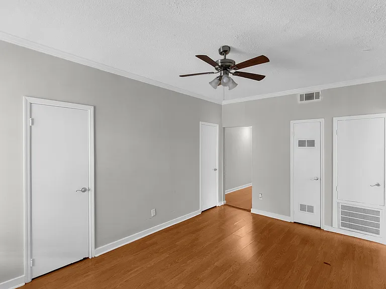 McCormic II Apartments — Photo 6