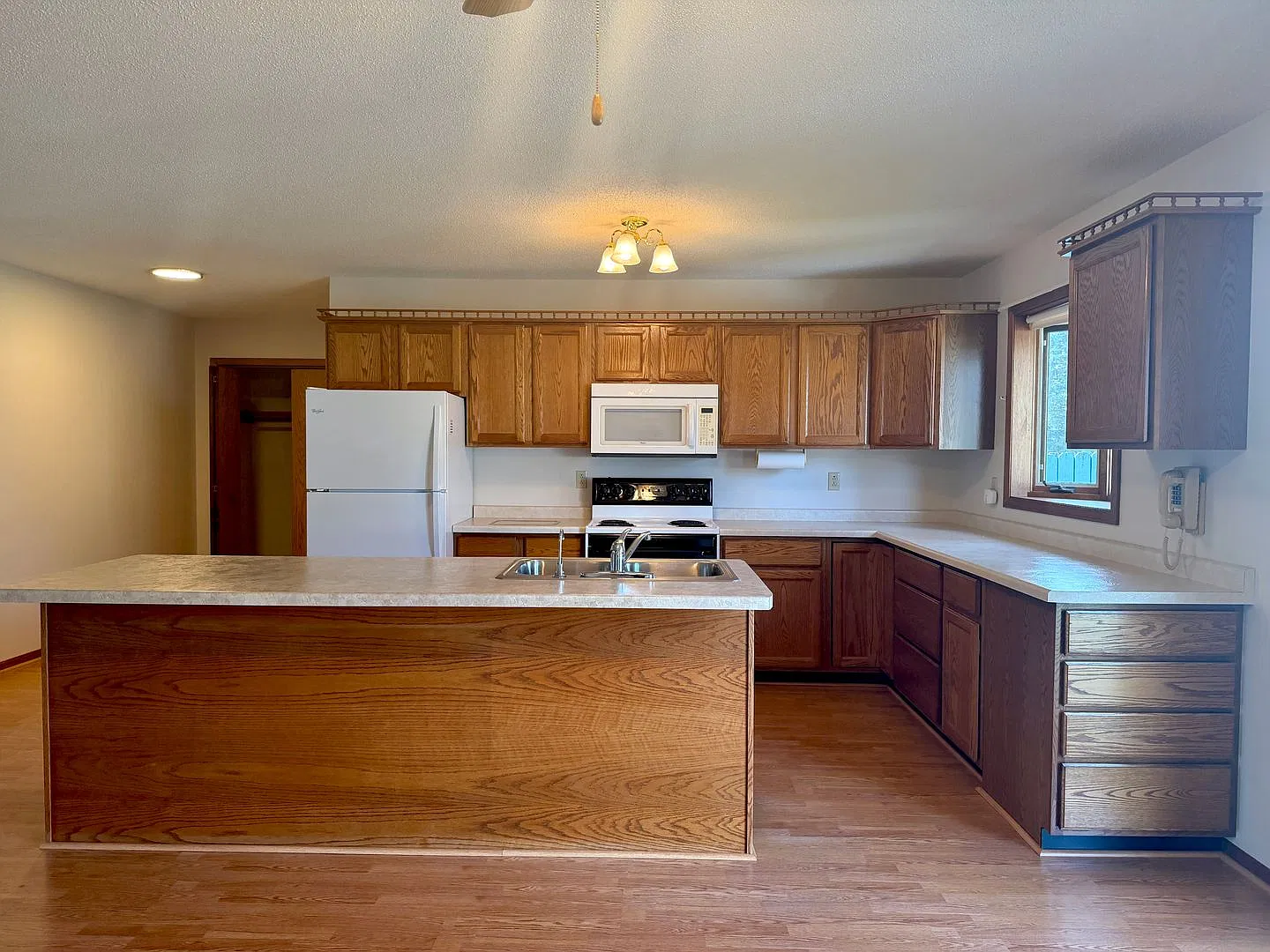 2 Bedroom, 2 Bath Twinhome — Photo 3