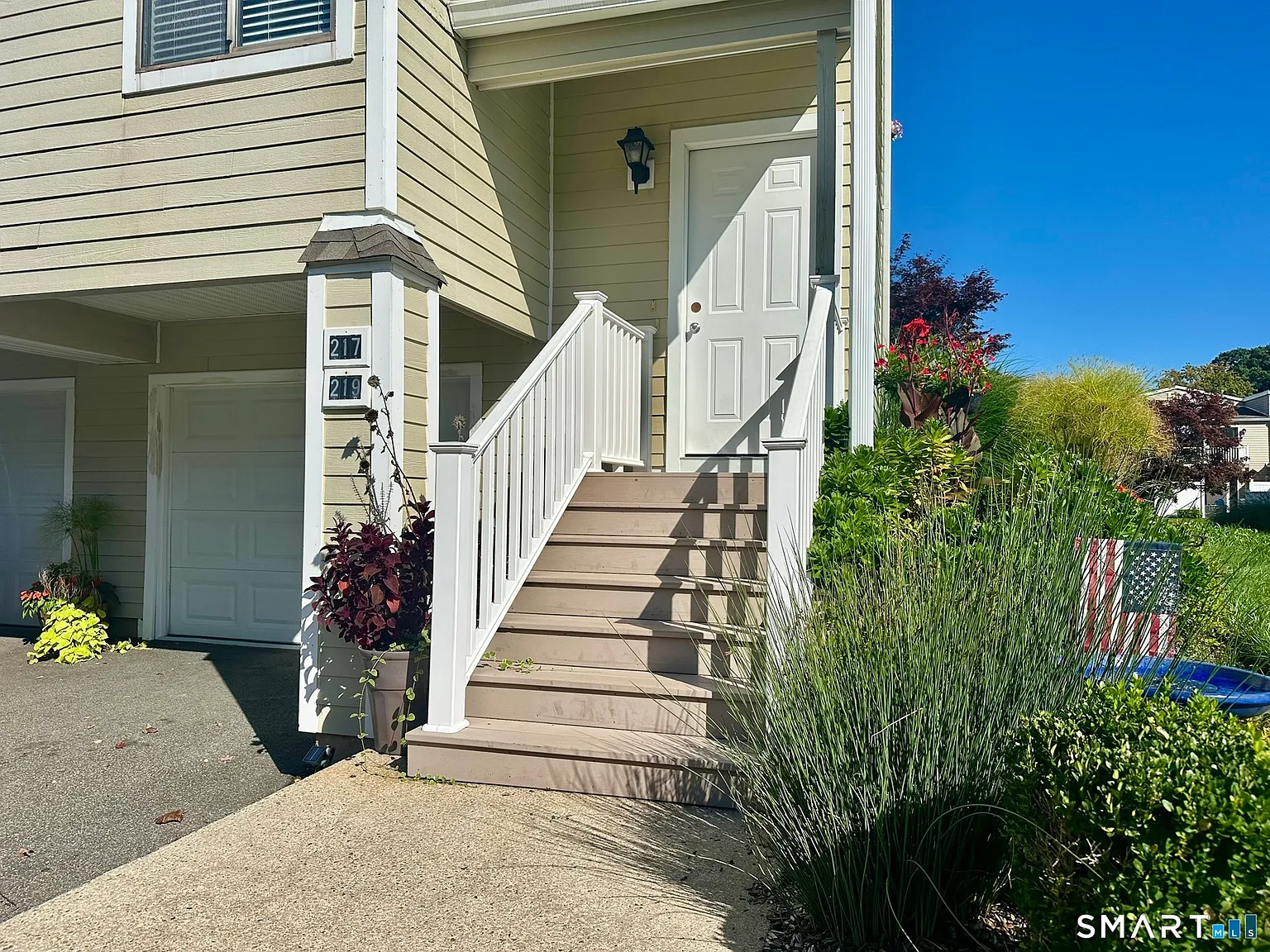 2 bed, 2.0 bath, 997 sqft, $3,000 — Photo 2