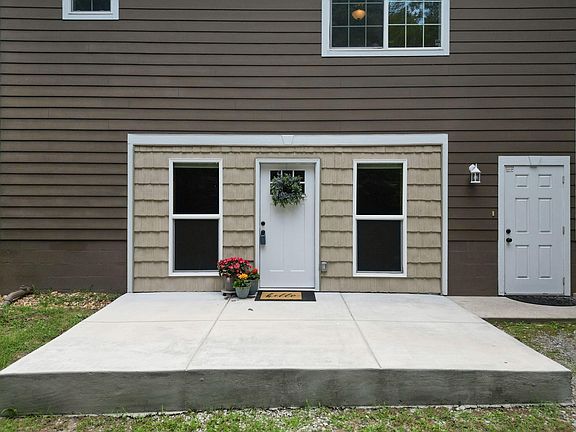 4th image of 111 Rock Creek Dr
