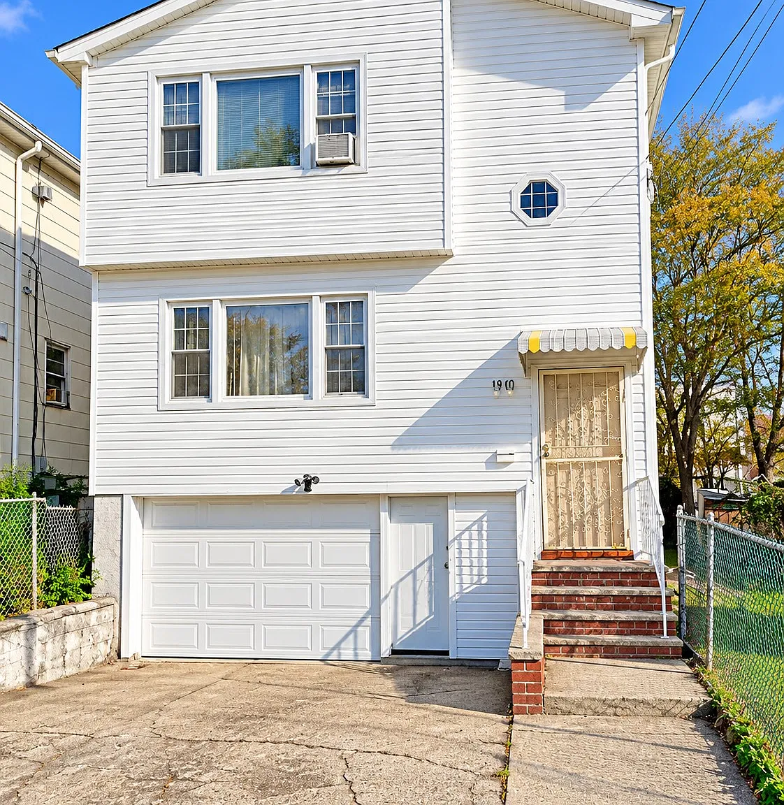 3 bed, $2,300 — Photo 1