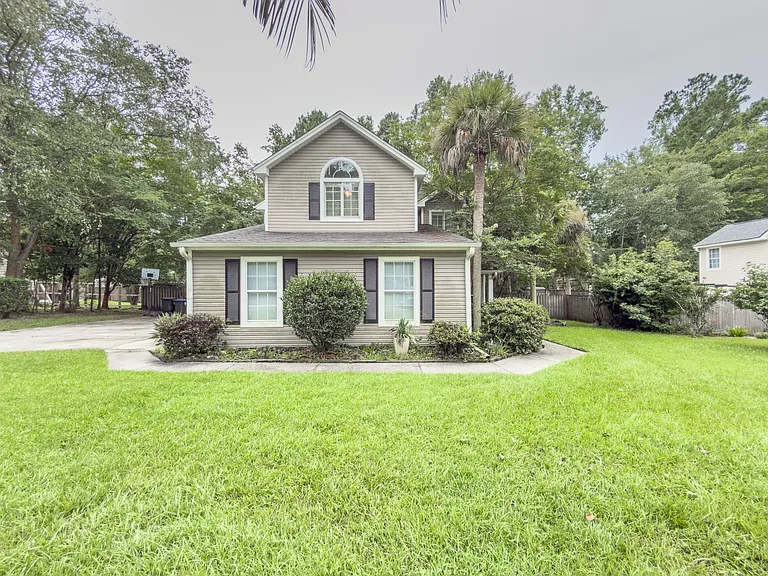 202 Gibbon Ct — Photo 1