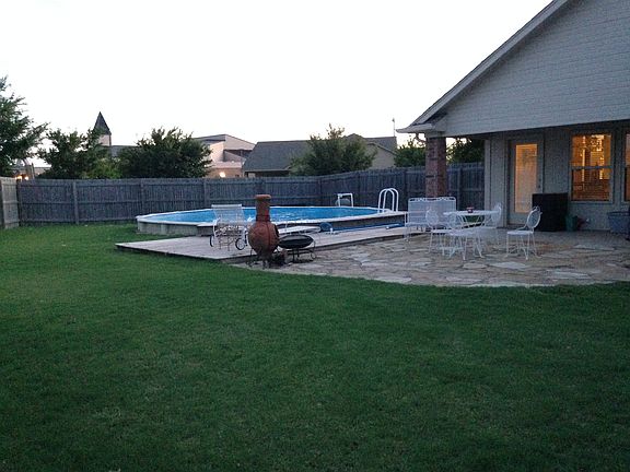 4th image of 905 SW 157th Cir