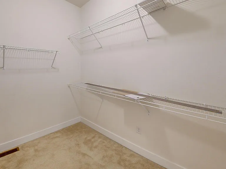 909 Lakeview Ct #909 — Photo 11