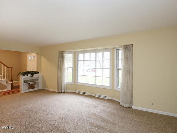 5th image of 1671 Acacia Dr NW