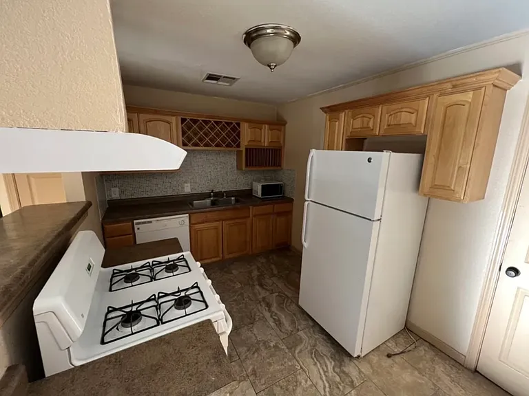 6399 Normandy Dr #A — Photo 15