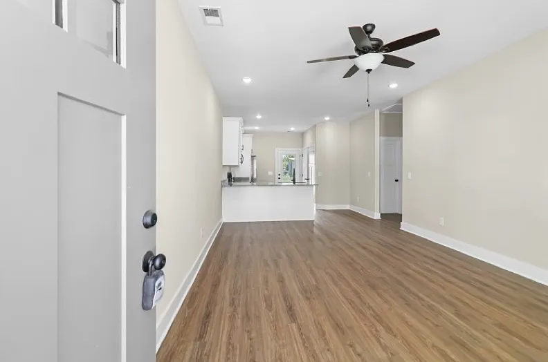 1007 Oak Street - B — Photo 2