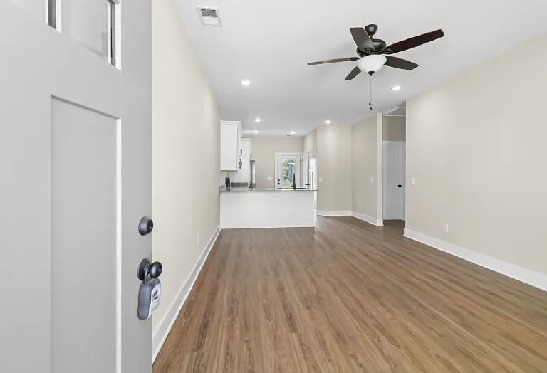 1003 Oak St #B — Photo 2