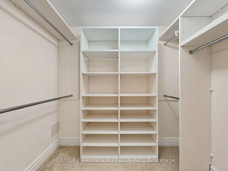 131 Beecroft Rd #203 — Photo 26