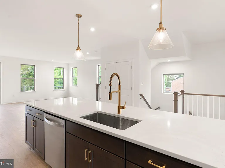 6230 Folly Ln — Photo 16