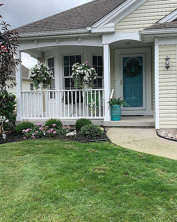 1st image of 62 French Oaks Ln