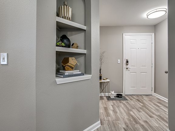 Vista 121 Hallway