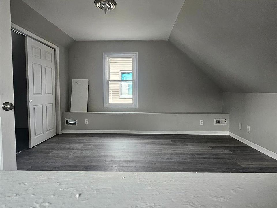 1st image of 5 E McNeal St