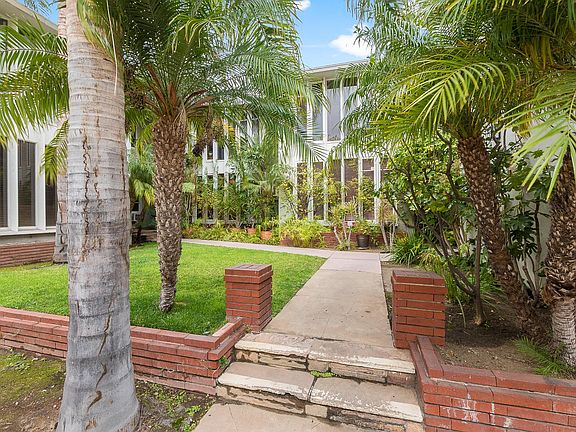 2nd image of 1233 N Crescent Heights Blvd APT 4