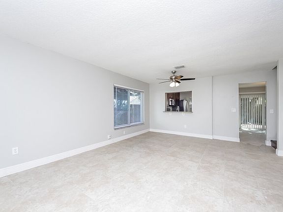 3rd image of 9522 Chandon Dr