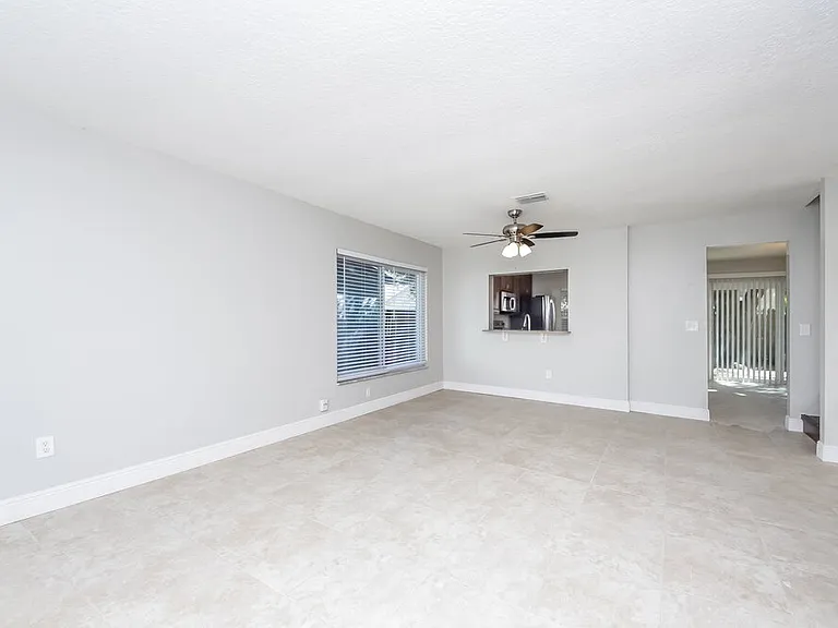 9522 Chandon Dr — Photo 3