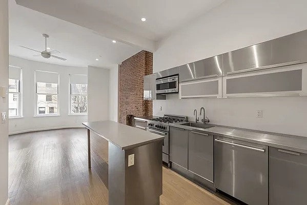 Rented by Compass | media 10