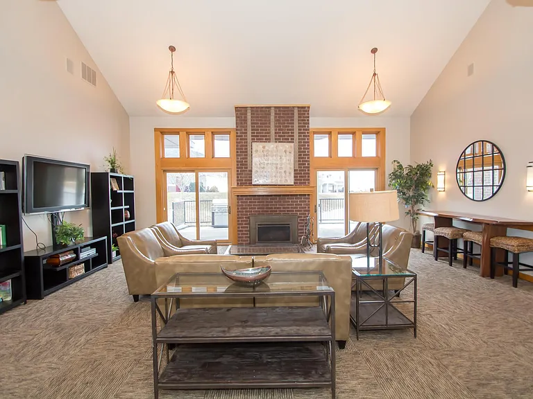 Lexington Townhomes and Apartments — Photo 15