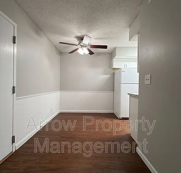 3405 Holdrege St #308 — Photo 2