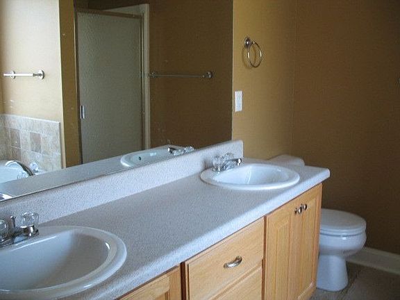 Master Bath w/double vanity