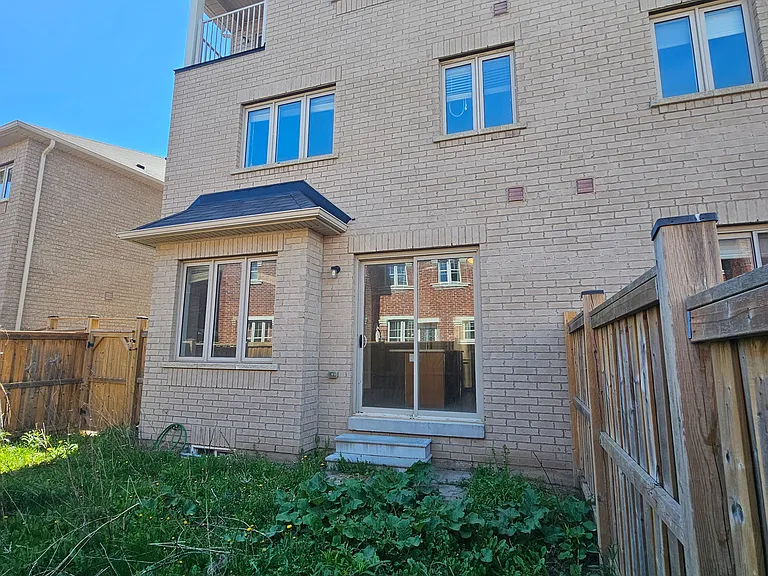 561 Settlers Rd W — Photo 28