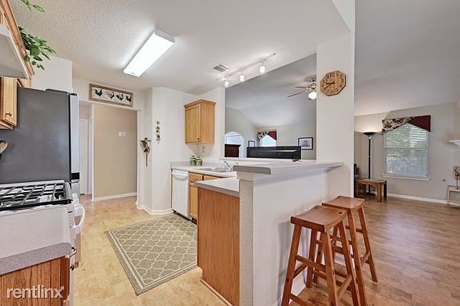 1st image of 125R Steel Lake Dr