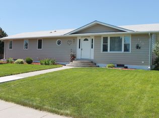 110 Wagon Trail Dr, Ogallala, NE 69153