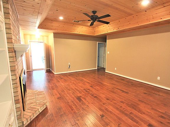 3rd image of 2820 Briarwood Dr