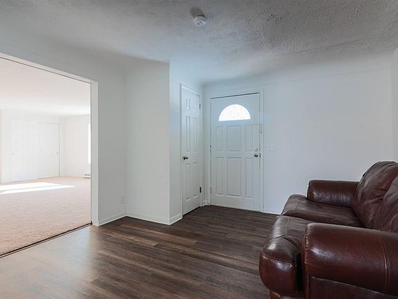 2nd image of 5711 Melody Ln