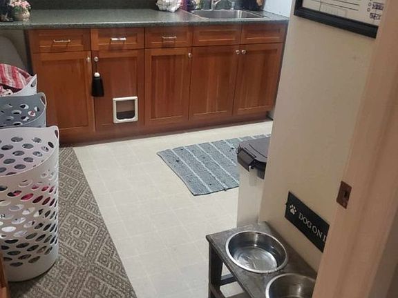 4th image of 400 Expressway Suite F
