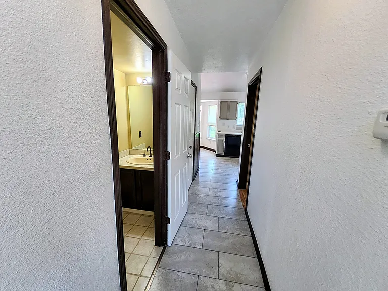 4672 Heatherbrook Ln — Photo 4