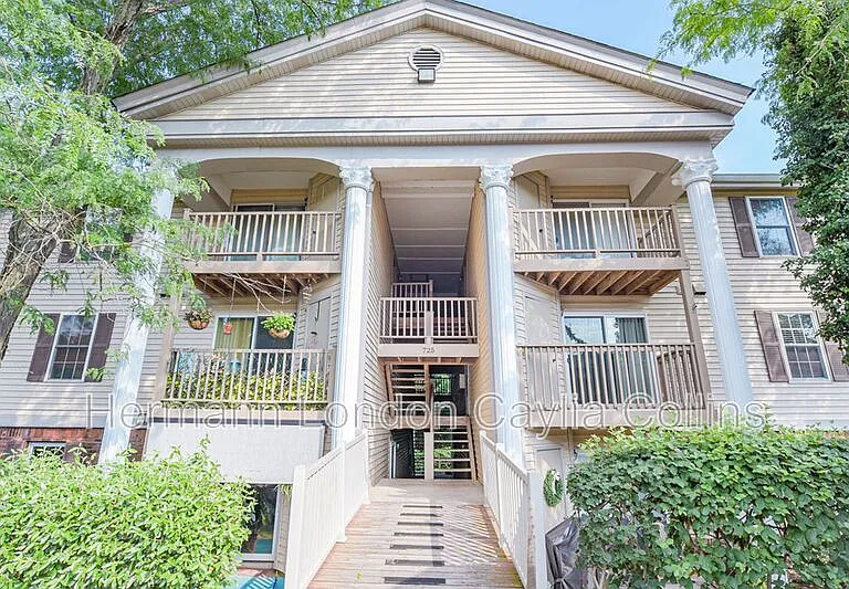 725 Ridgeside Dr #H — Photo 1