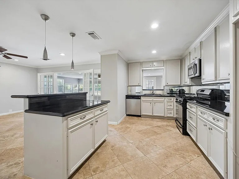 8511 Bluegate St — Photo 5