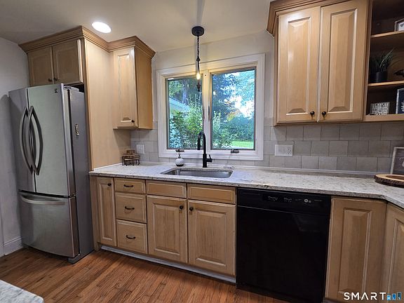 4th image of 200 Forest Ridge Road