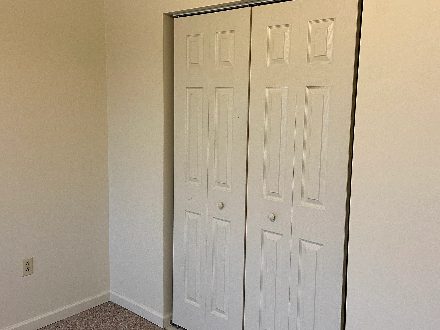 2 bed, 988 sqft, $890 — Photo 4
