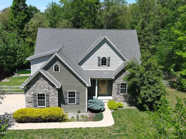 325 Dogwood Cir, Radcliff, KY 40160