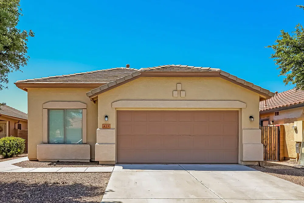 3 bed, 2.0 bath, 1673 sqft, $2,025 — Photo 1