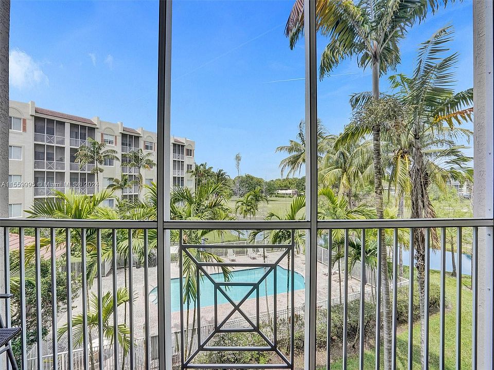 1st image of 3500 Oaks Clubhouse Dr APT 303