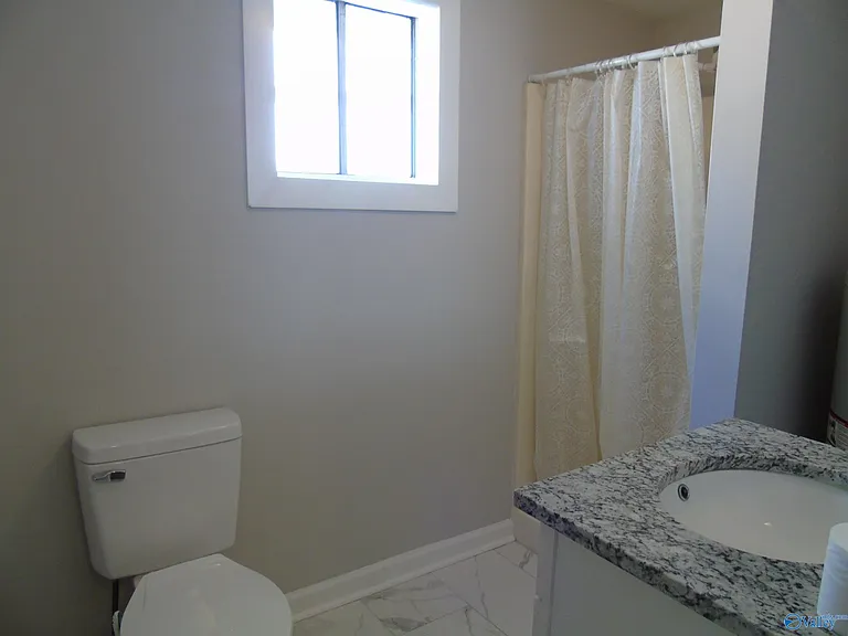 1107 England St NE #B — Photo 7