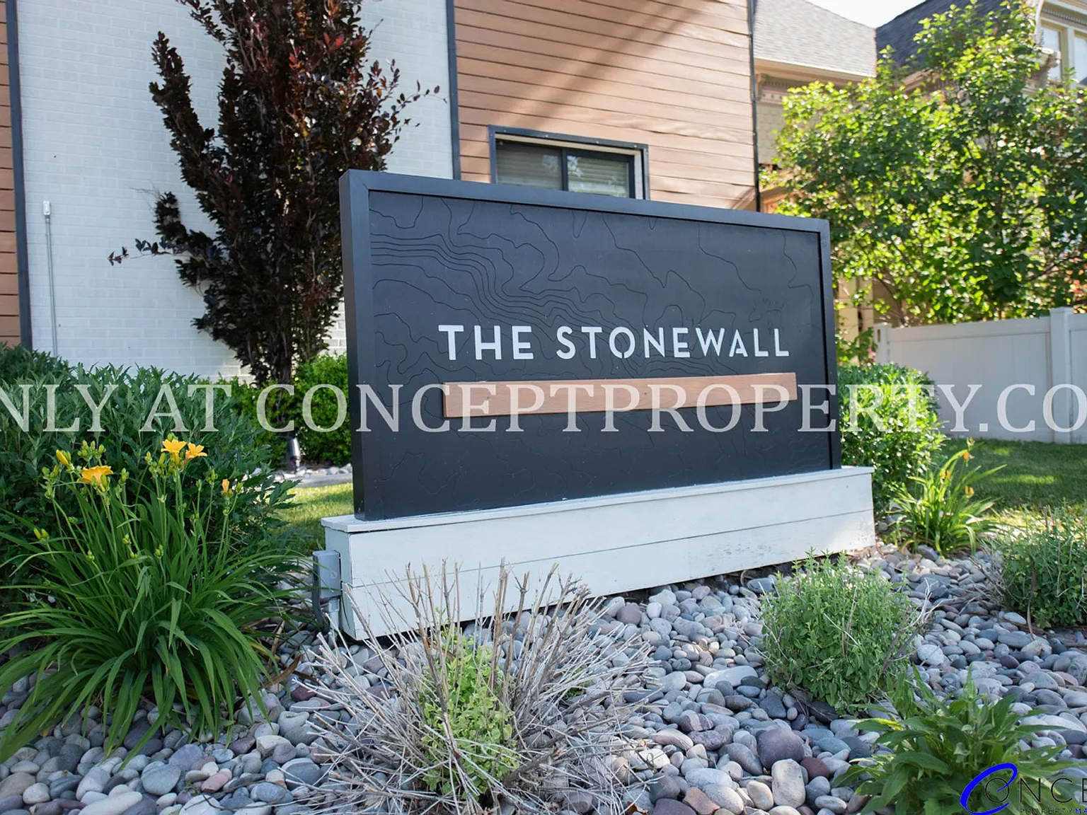 Stonewall — Photo 1