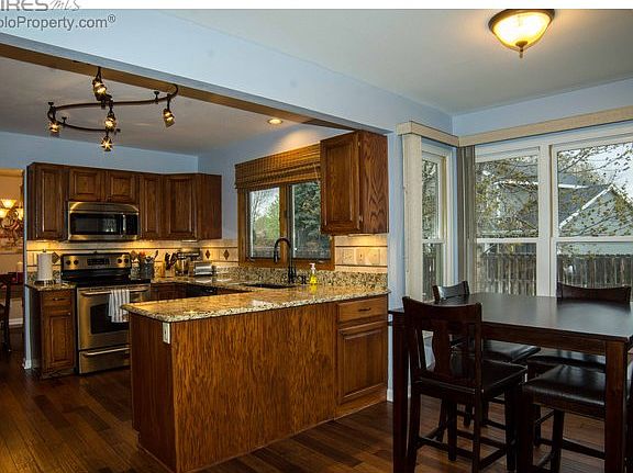 Eat-in kitchen 9x17