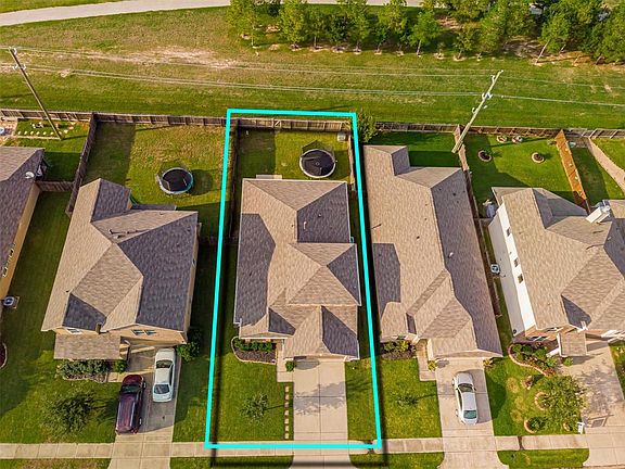 3rd image of 24746 Lakecrest Village Dr