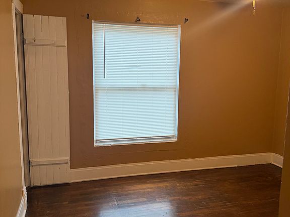 5th image of 905 Burr Oak St
