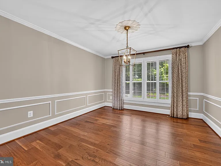 1022 Delf Dr — Photo 7