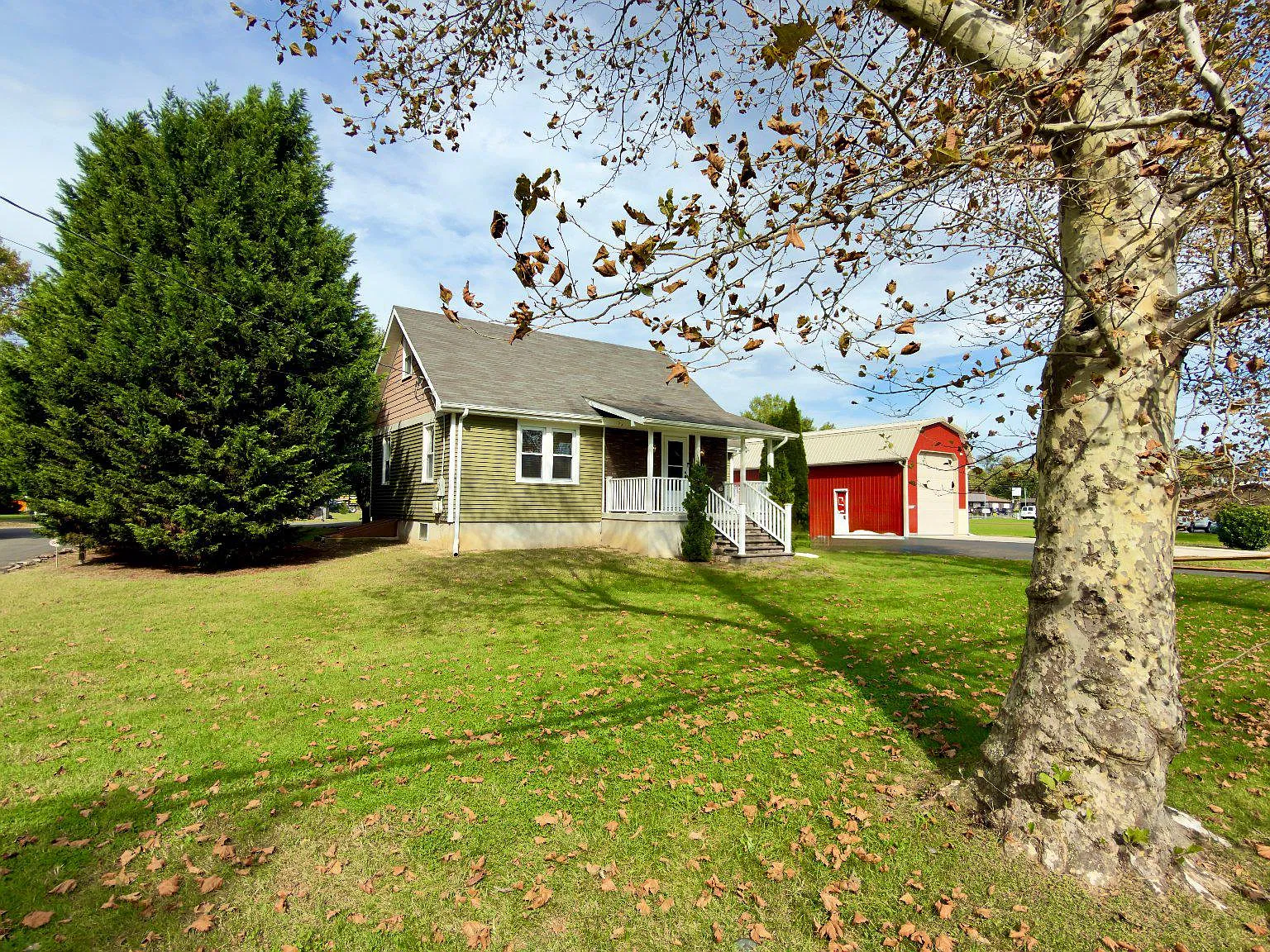 3 bed, 2.0 bath, 816 sqft, $2,400 — Photo 3