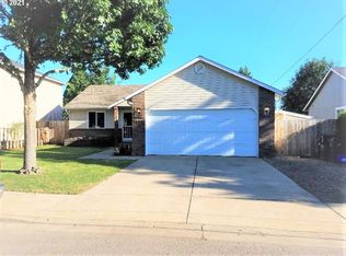 3832 Long Ridge Dr, Springfield, OR 97478