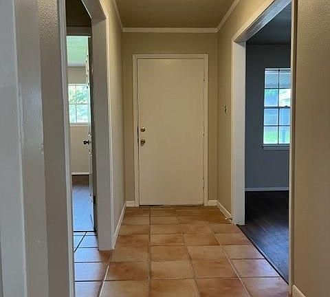 5th image of 734 E Lambuth Ln
